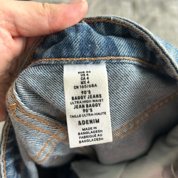 H&M Baggy high waist jeans - Size 4 - Picture 3 of 5